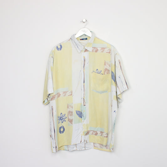 Vintage New man Hawaiian shirt in yellow and white. Best fits M
