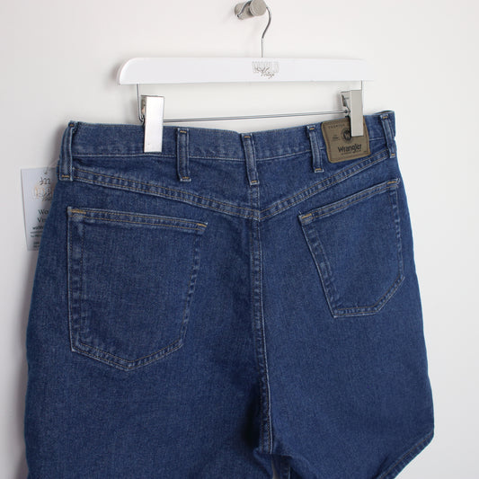 Vintage Wrangler denim shorts. Best fits W38