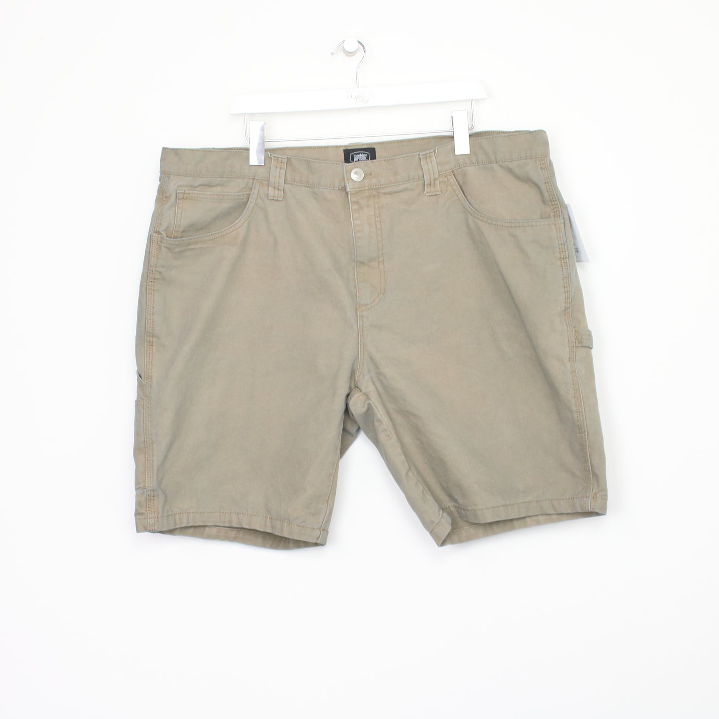 Vintage Berkley Jensen Cargo shorts in tan. Best fits W42