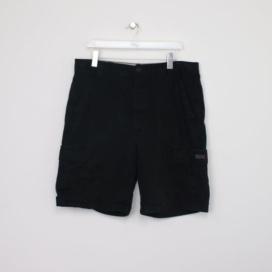 Vintage Wrangler Cargo shorts in black. Best fits W36