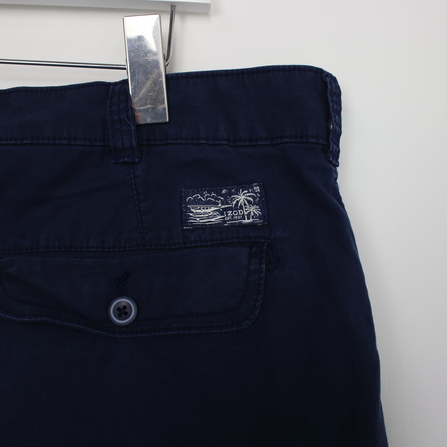 Vintage Izod Cargo shorts in navy. Best fits W40