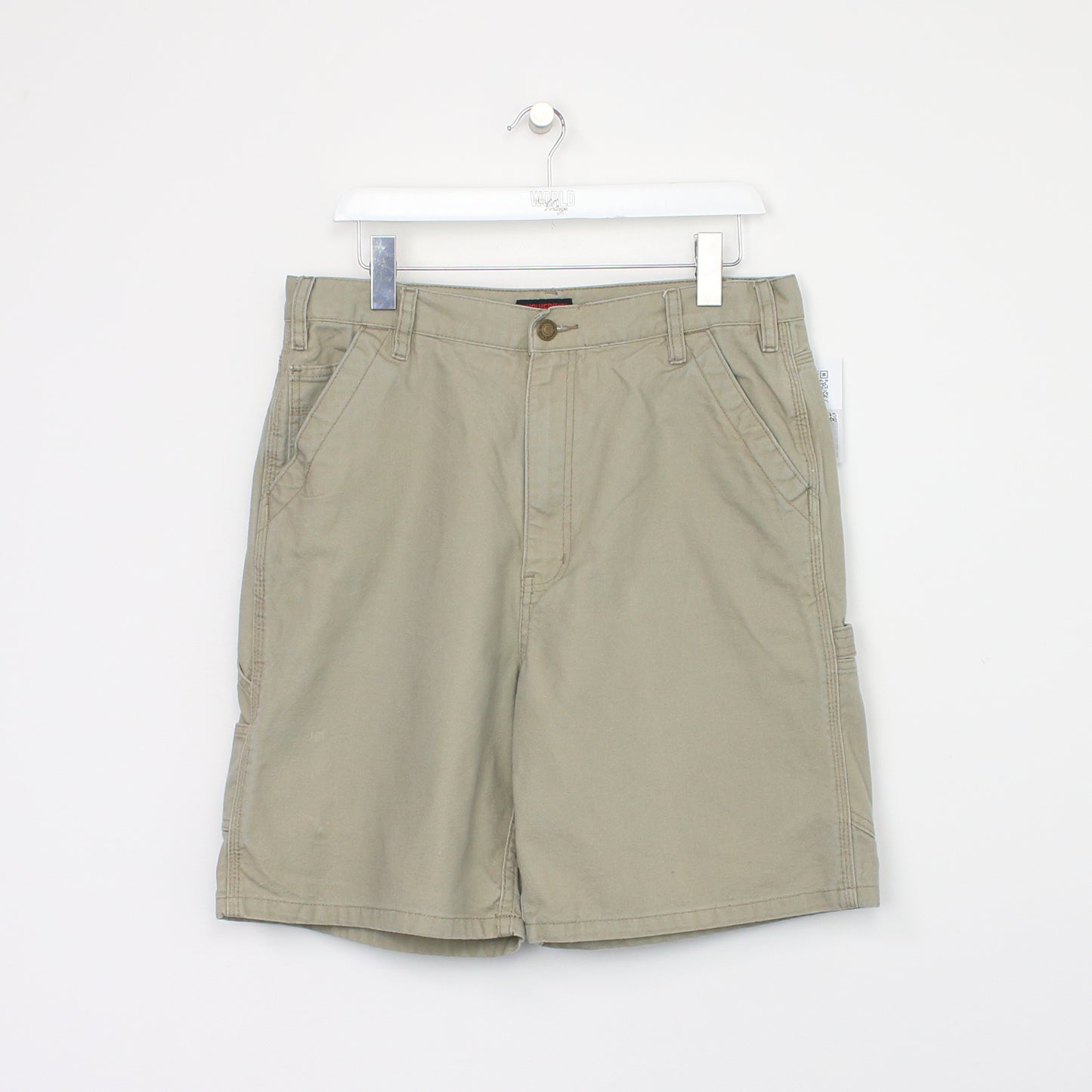 Vintage Levi's Cargo shorts in beige. Best fits W38