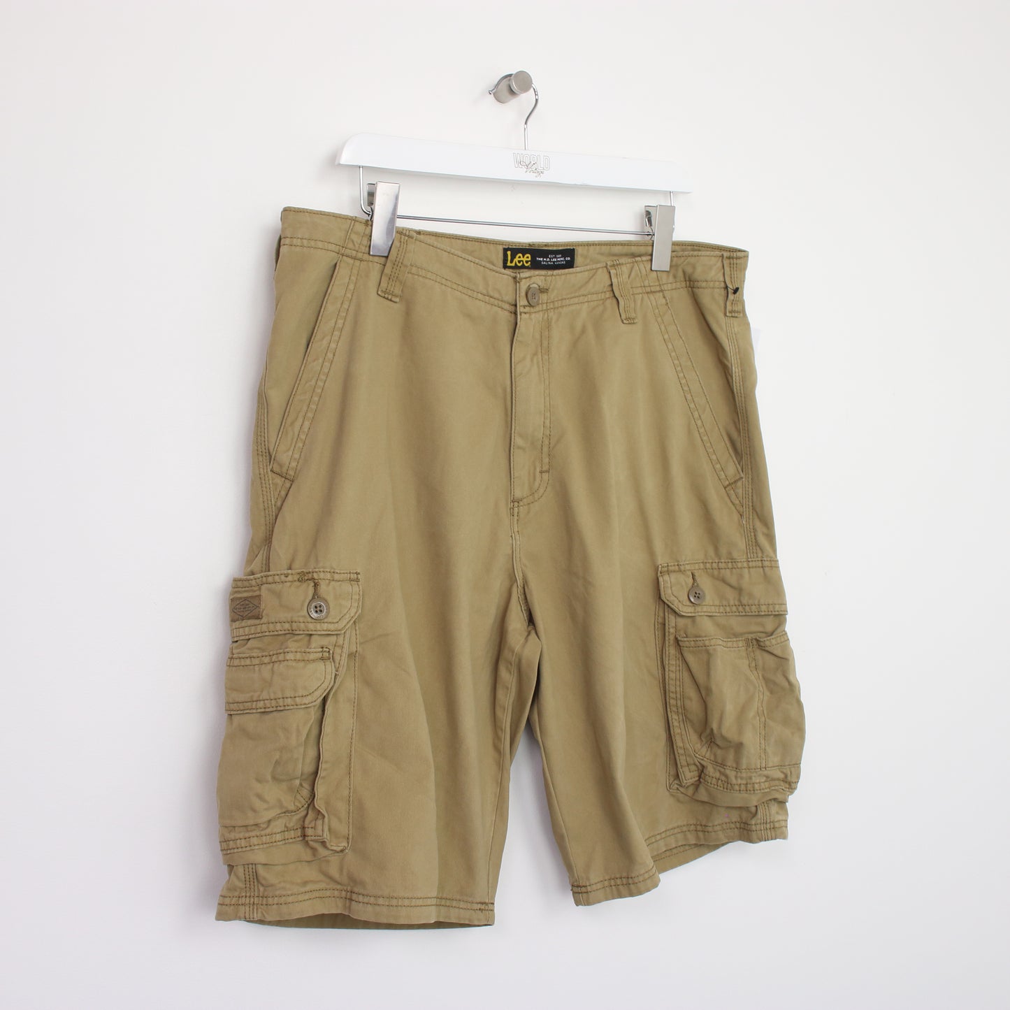 Vintage Lee Cargo shorts in tan. Best fits W36