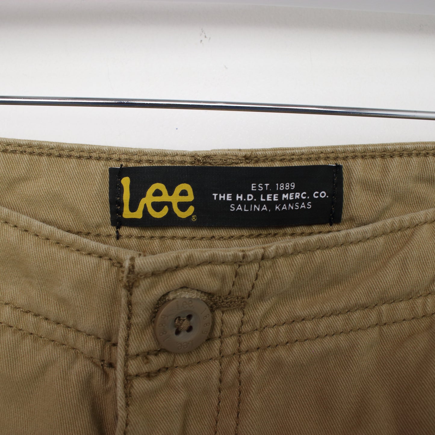 Vintage Lee Cargo shorts in tan. Best fits W36