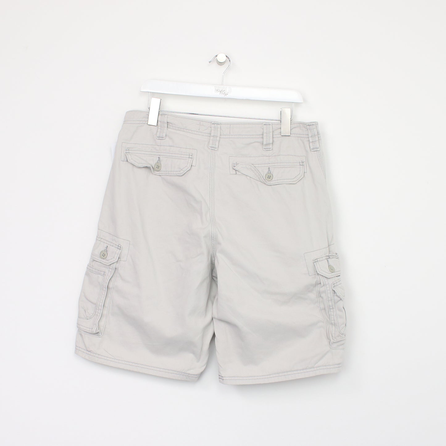 Vintage Lee Cargo shorts in cream. Best fits W34