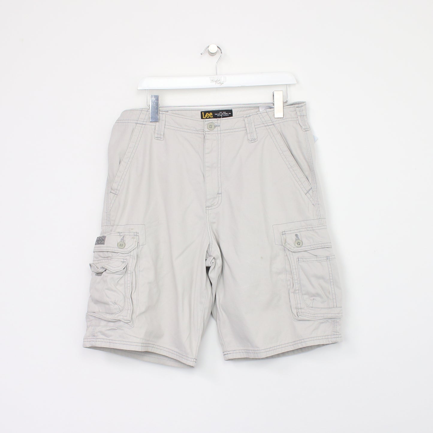 Vintage Lee Cargo shorts in cream. Best fits W34