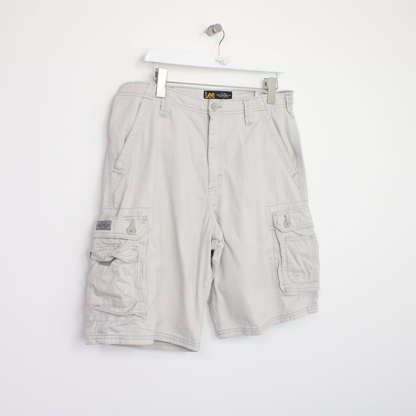 Vintage Lee Cargo shorts in cream. Best fits W34