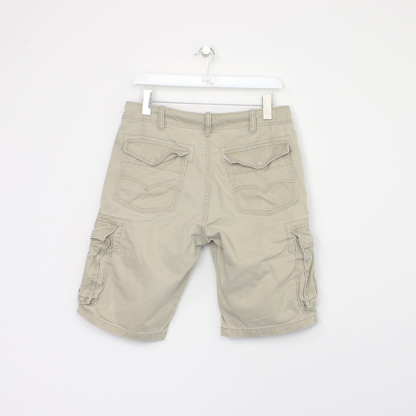 Vintage Levi Cargo shorts in beige. Best fits W32