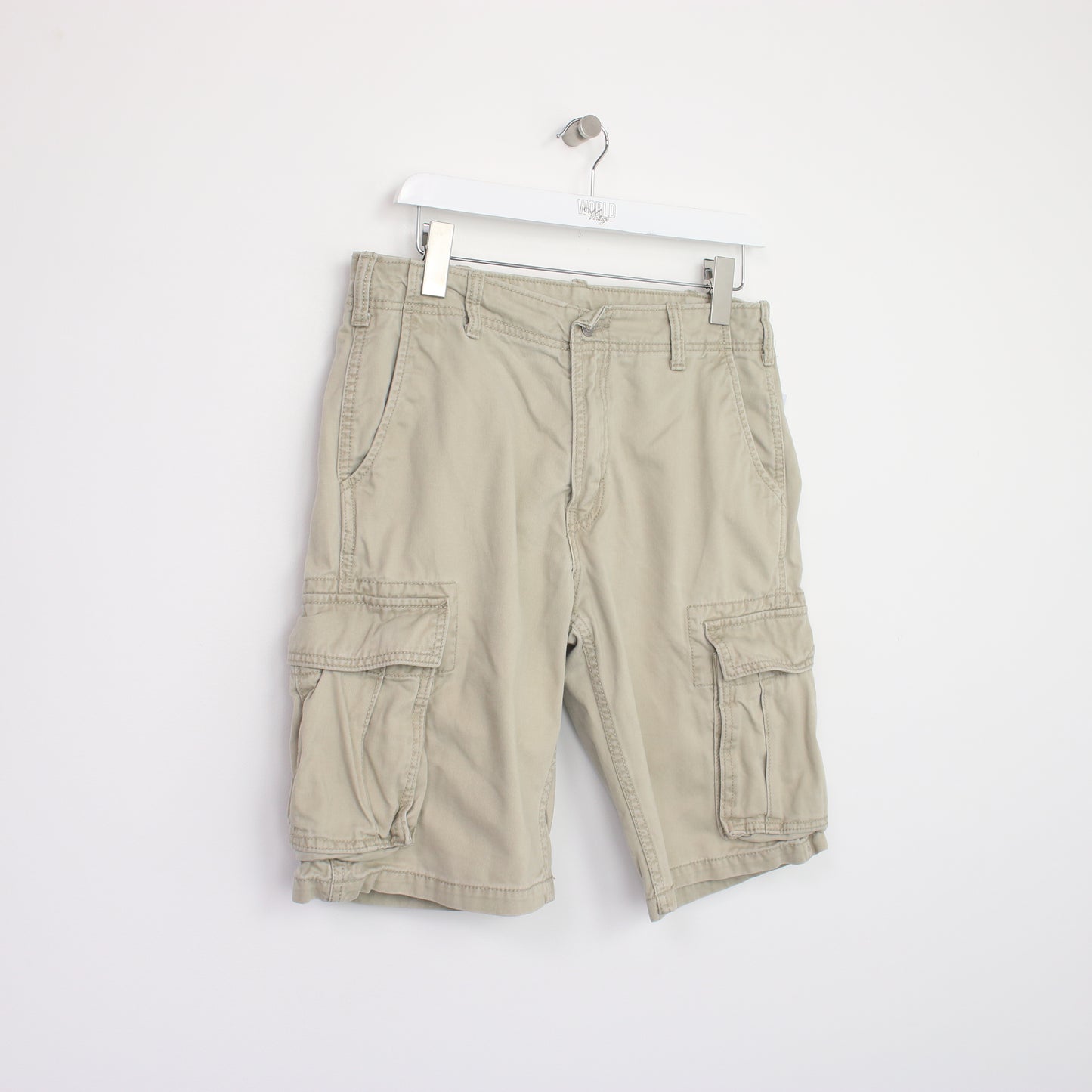 Vintage Levi Cargo shorts in beige. Best fits W32