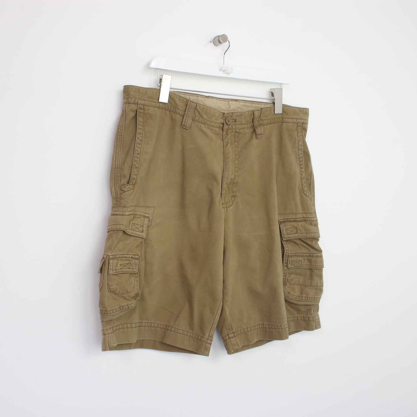 Vintage Izod Cargo shorts in tan. Best fits W38