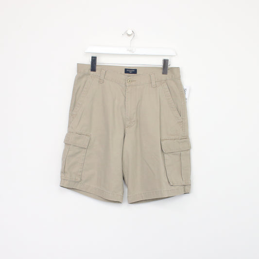 Vintage Dockers Cargo shorts in beige. Best fits W32