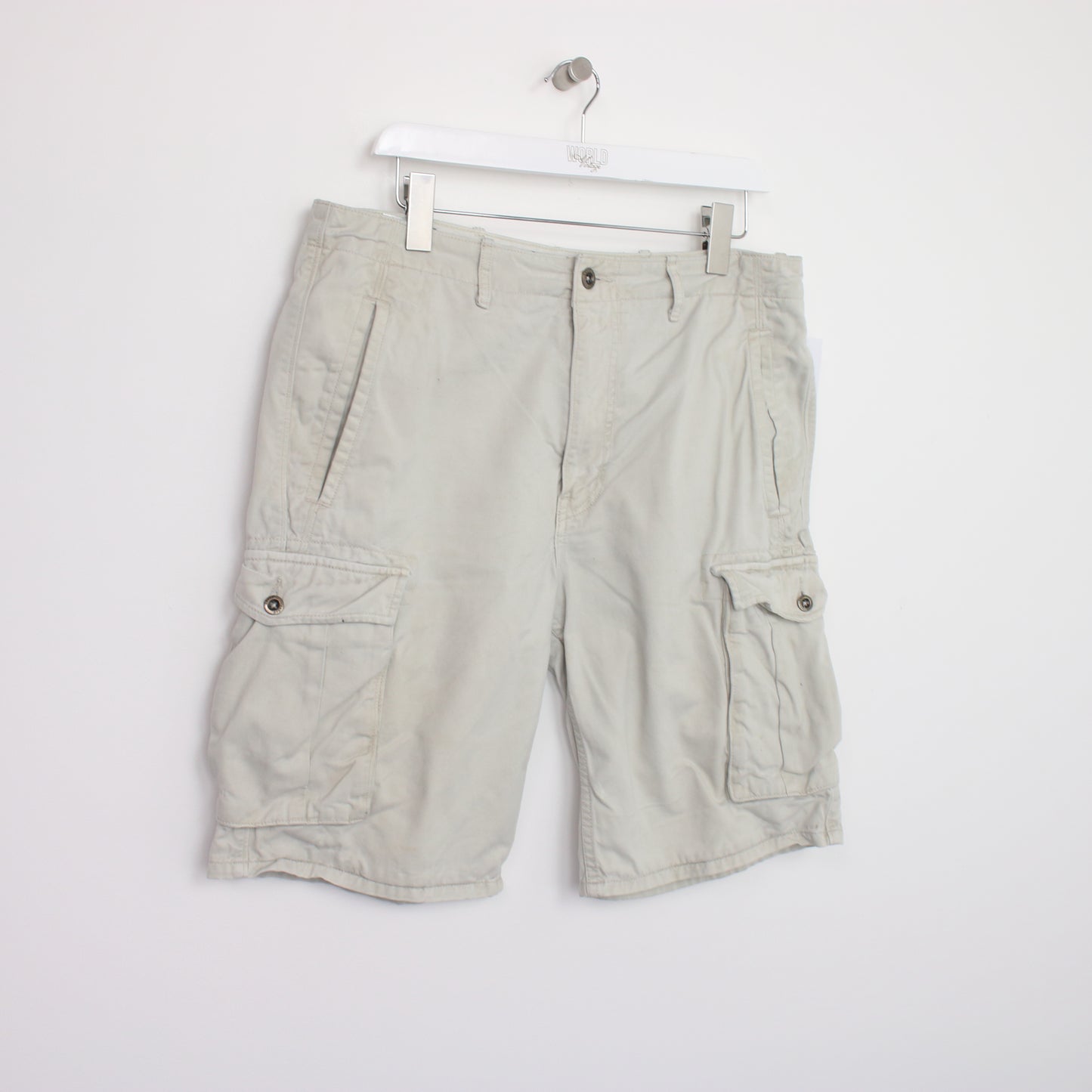 Vintage Levi's Cargo shorts in beige. Best fits W34