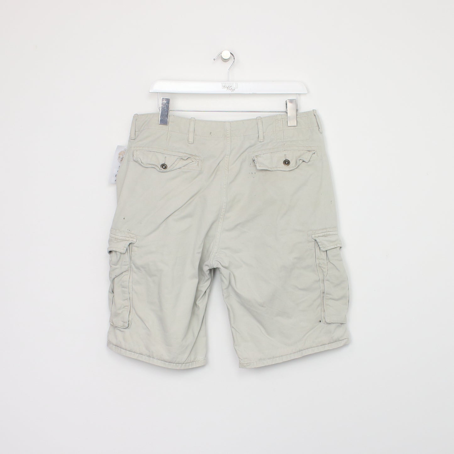 Vintage Levi's Cargo shorts in beige. Best fits W34