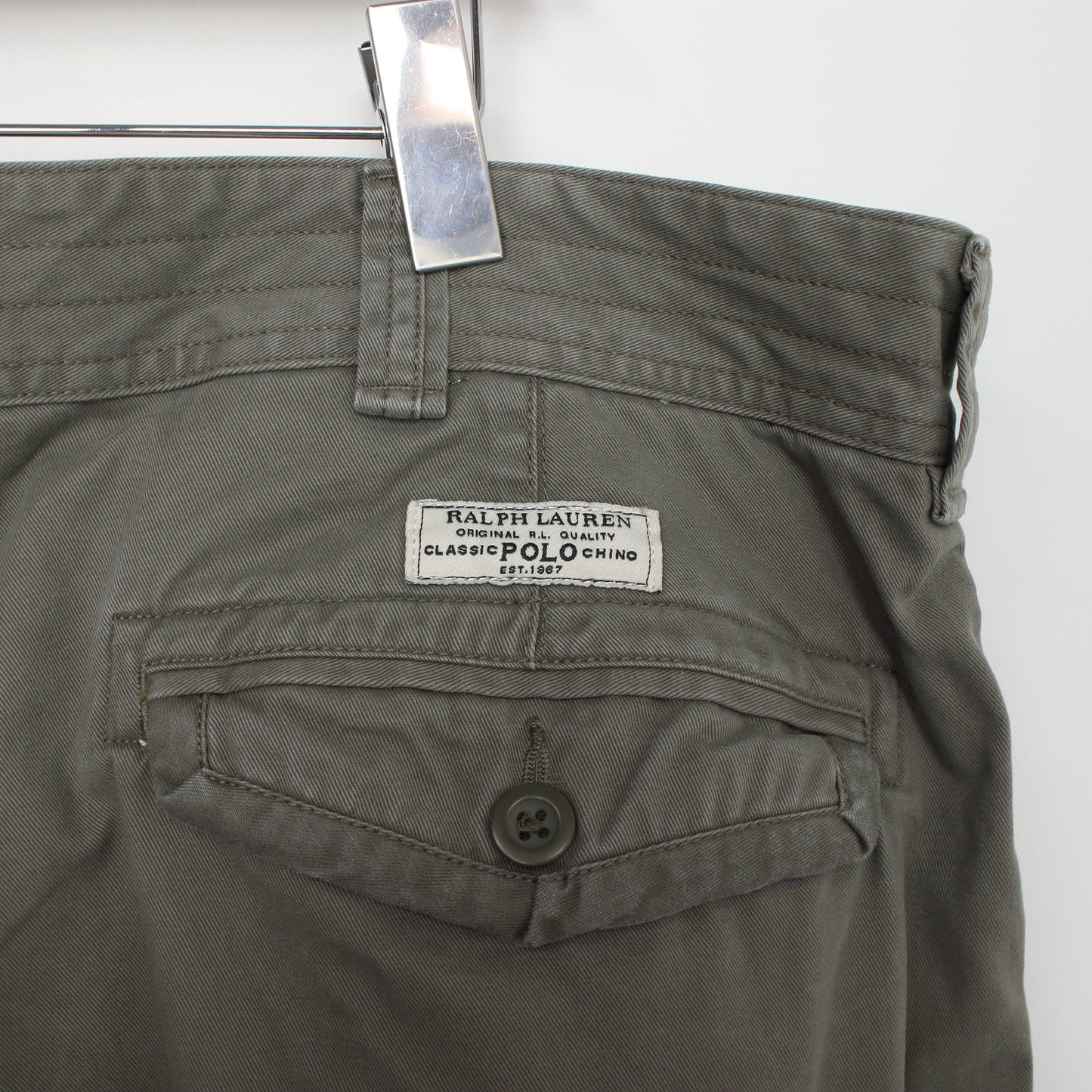 Vintage Polo Ralph Lauren Cargo shorts in khaki. Best fits W46