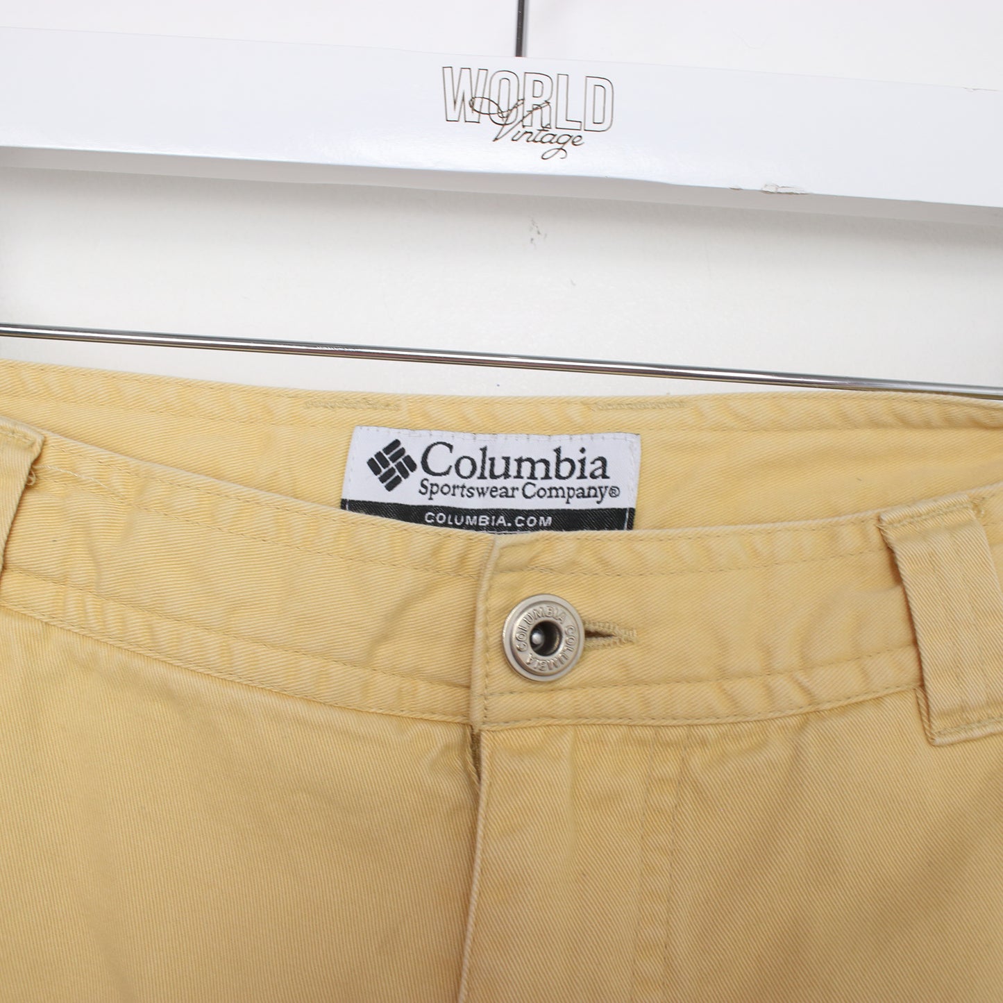 Vintage Columbia Cargo shorts in yellow. Best fits W34