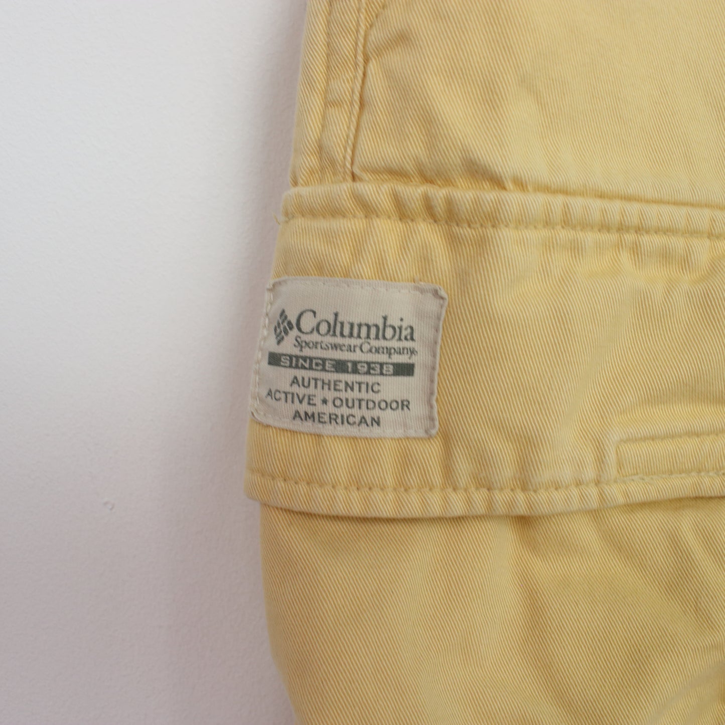 Vintage Columbia Cargo shorts in yellow. Best fits W34