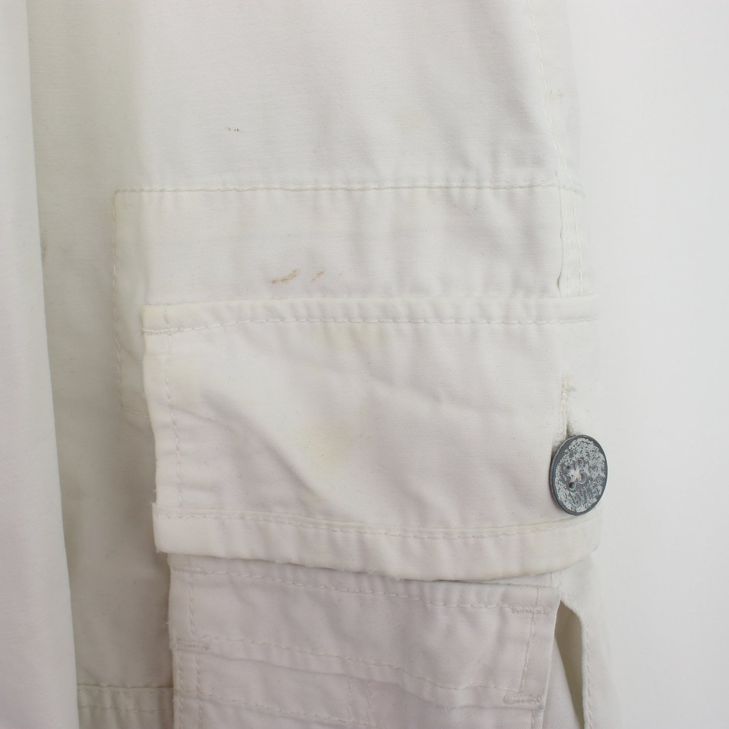 Vintage Levi's Cargo shorts in white. Best fits W40