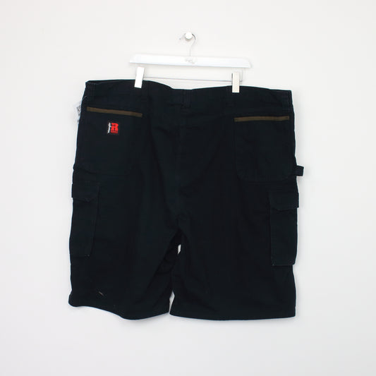 Vintage Wrangler Cargo shorts in black. Best fits W54