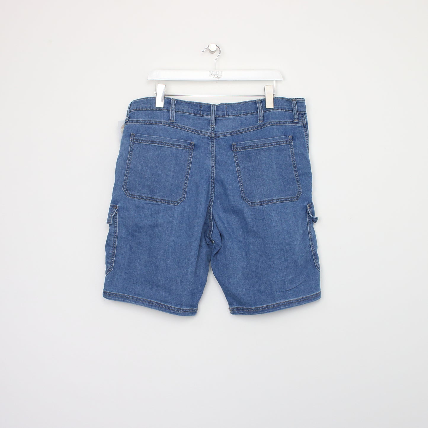 Vintage Wrangler denim cargo shorts in blue. Best fits W38