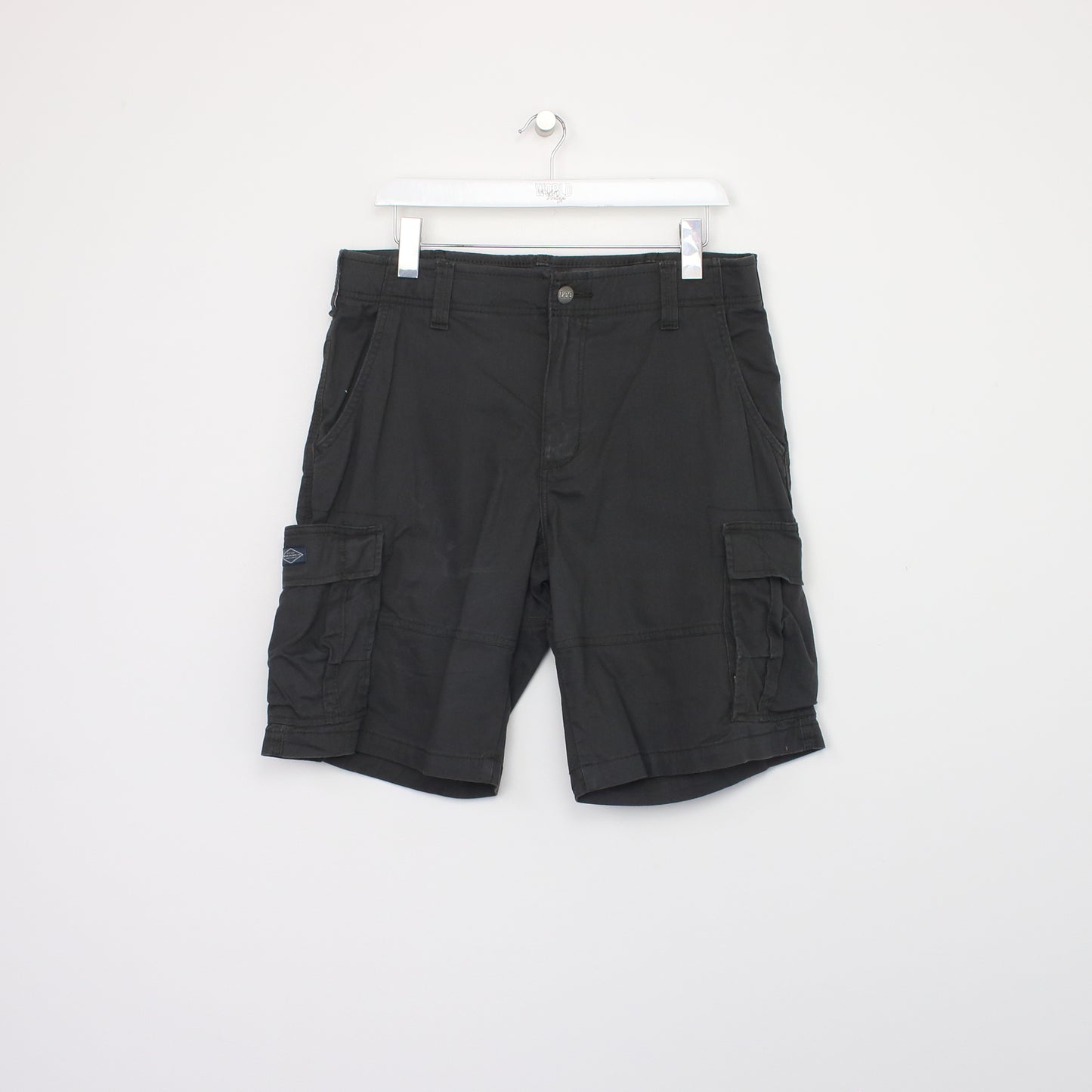 Vintage Lee cargo shorts in dark grey. Best fits W32