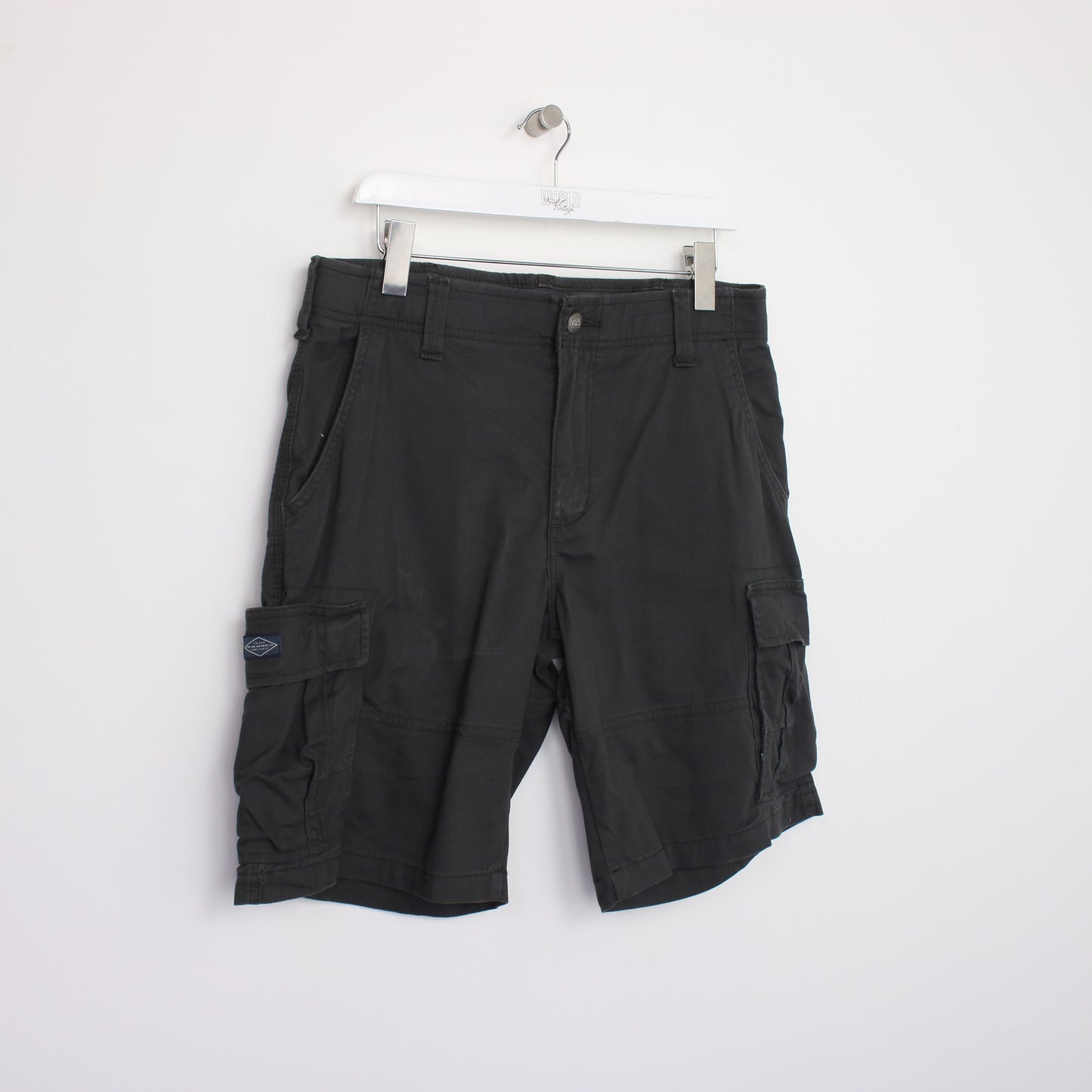 Vintage Lee cargo shorts in dark grey. Best fits W32