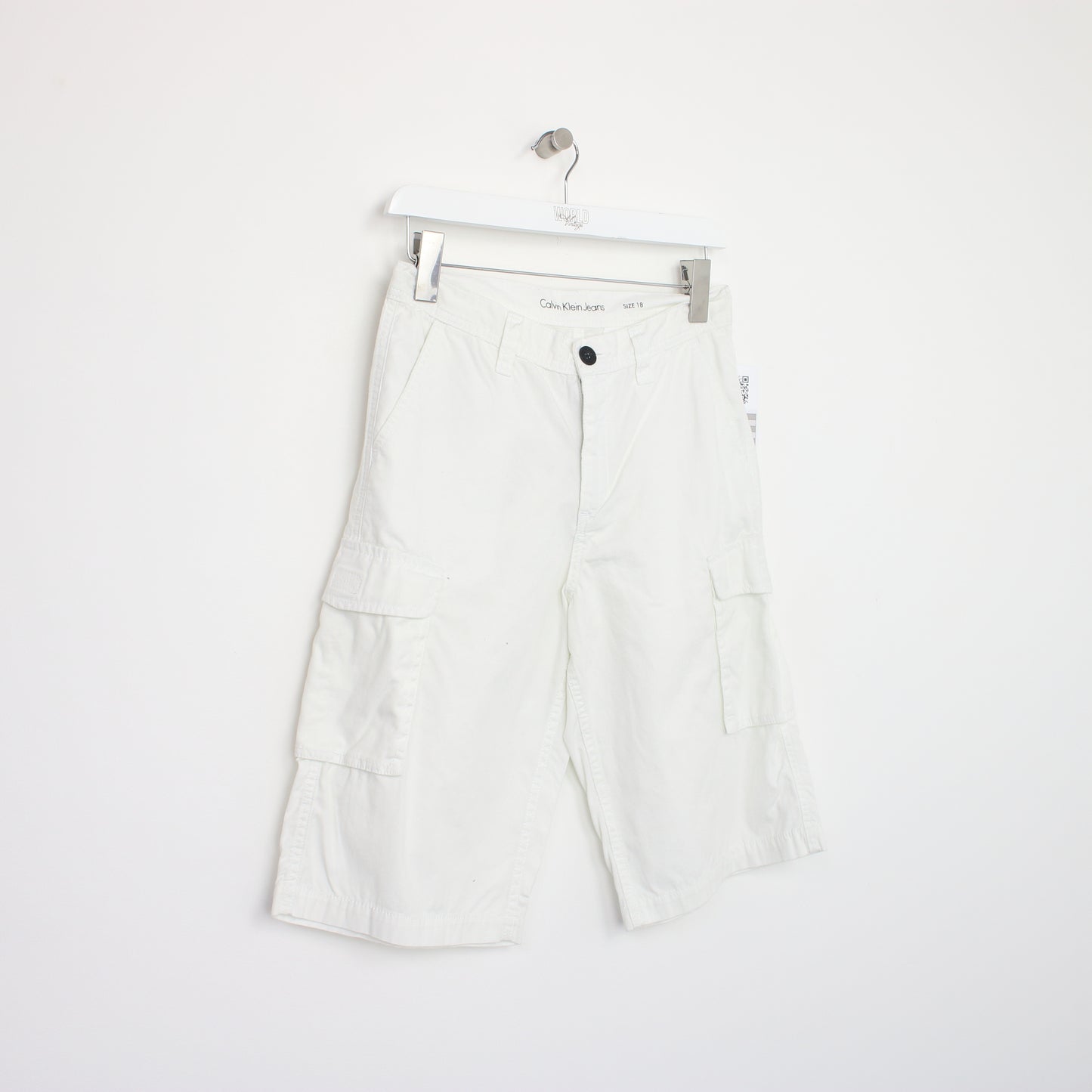 Vintage Calvin Klein cargo shorts in white. Best fits W28