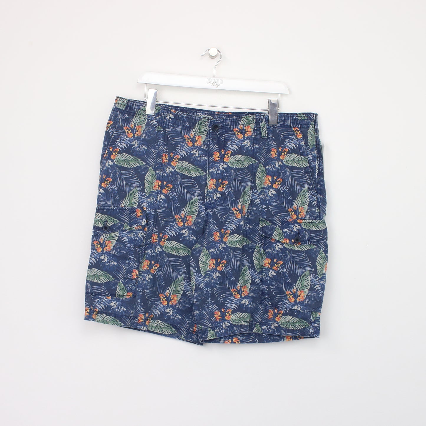 Vintage Izod Cargo shorts in blue. Best fits W38