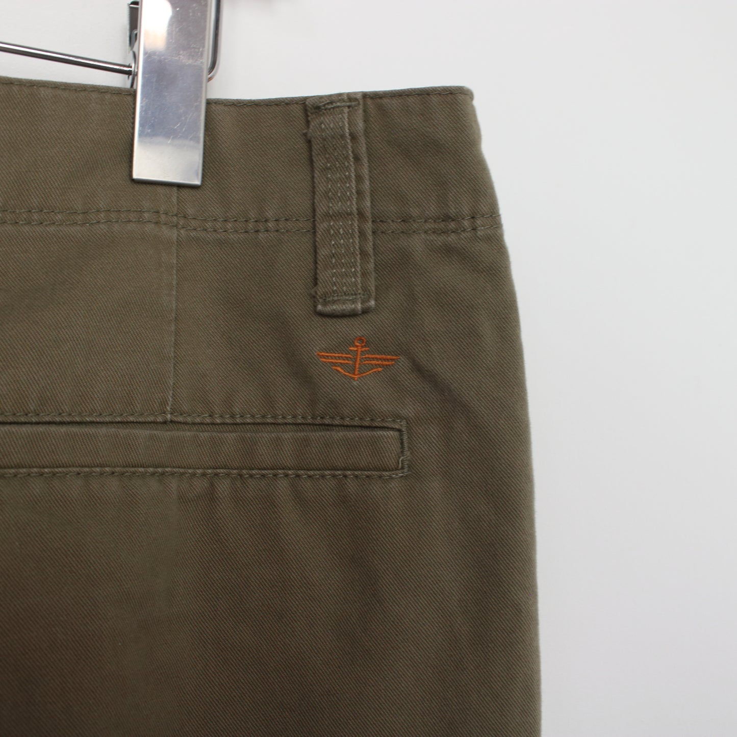 Vintage Dockers Cargo shorts in brown. Best fits W36