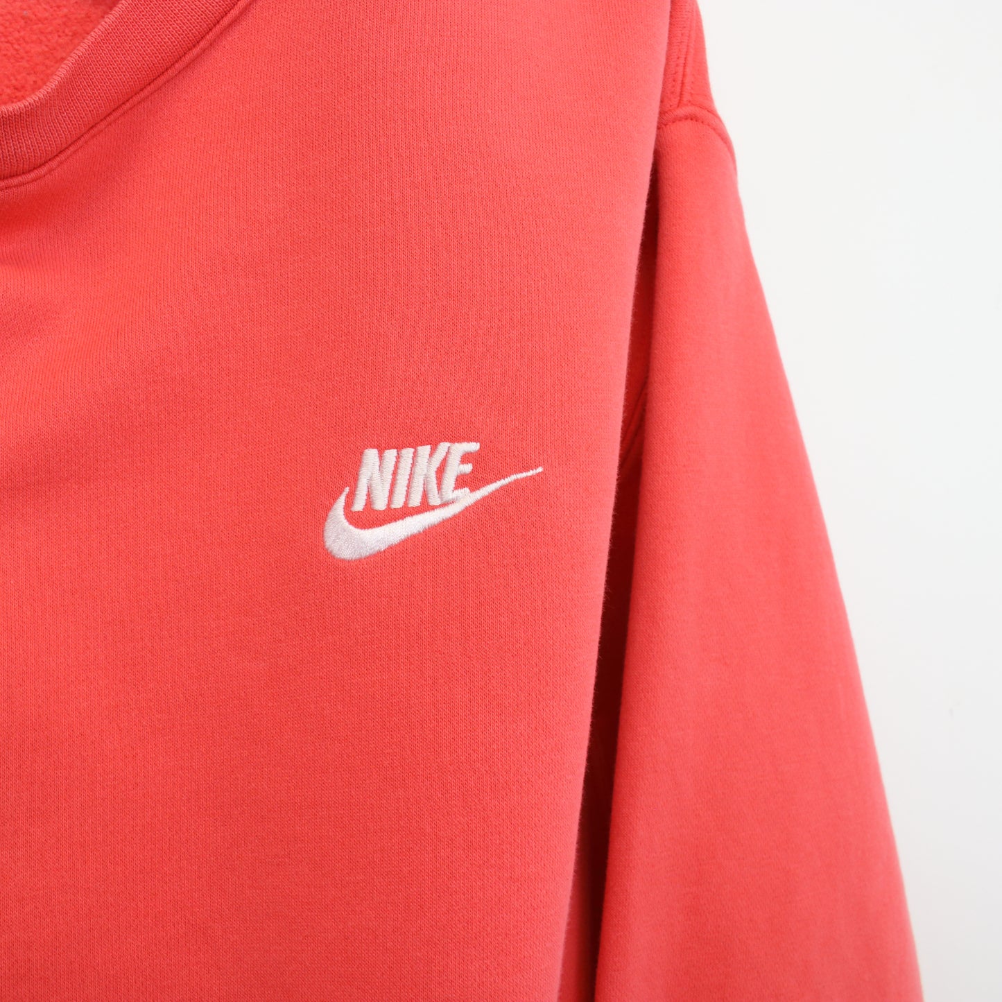 Vintage Nike sweatshirt in red. Best fits XL