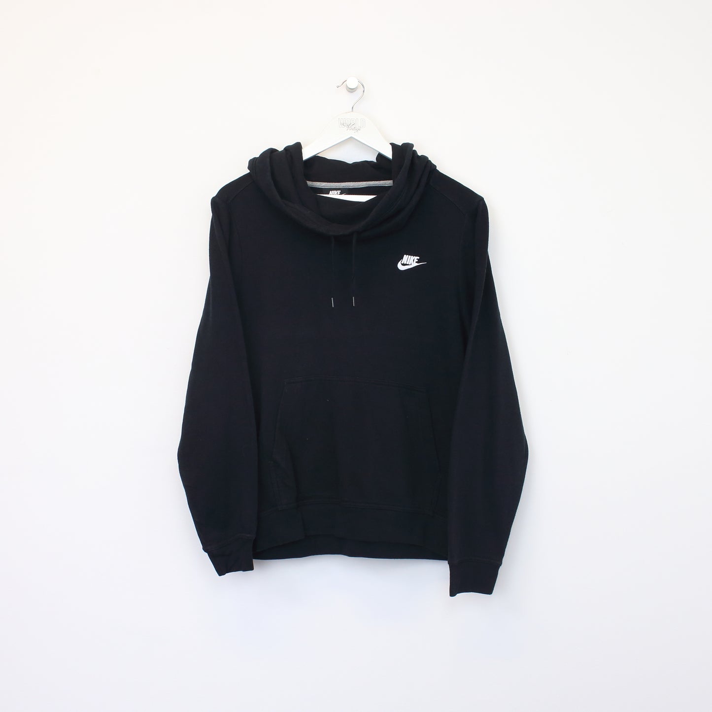 Vintage Nike hoodie in black. Best fits M