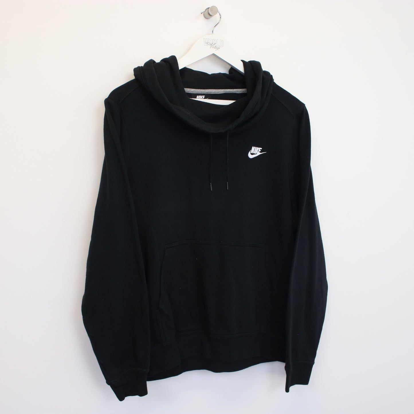 Vintage Nike hoodie in black. Best fits M