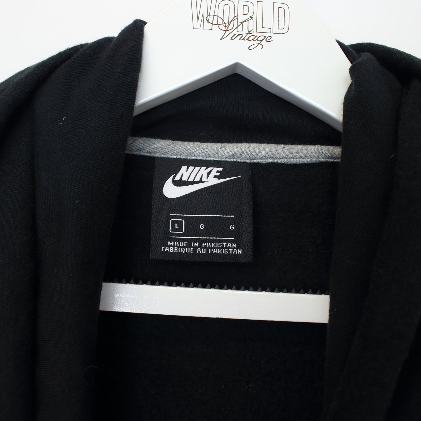 Vintage Nike hoodie in black. Best fits M