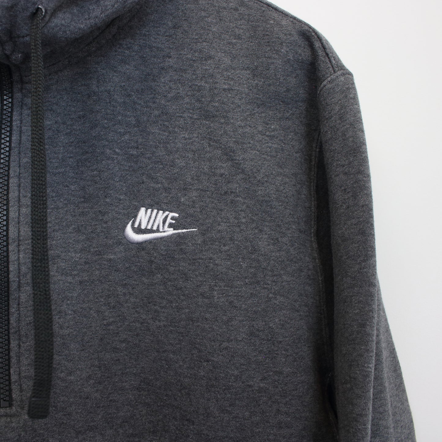 Vintage Nike hoodie in dark grey. Best fits L