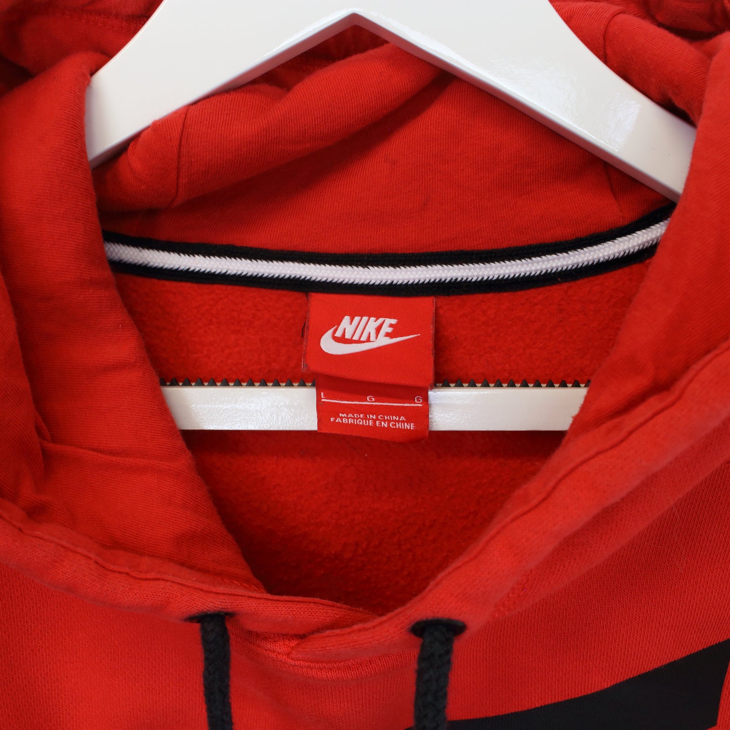 Vintage Nike hoodie in red. Best fits L