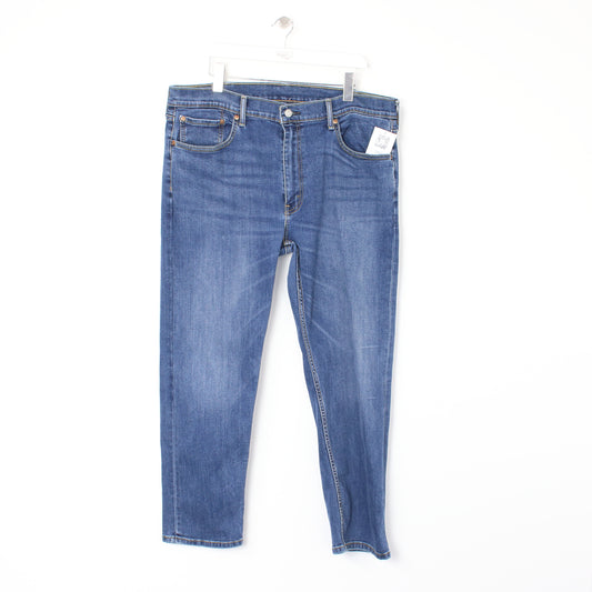 Vintage Levi jeans in blue. Best fits W38