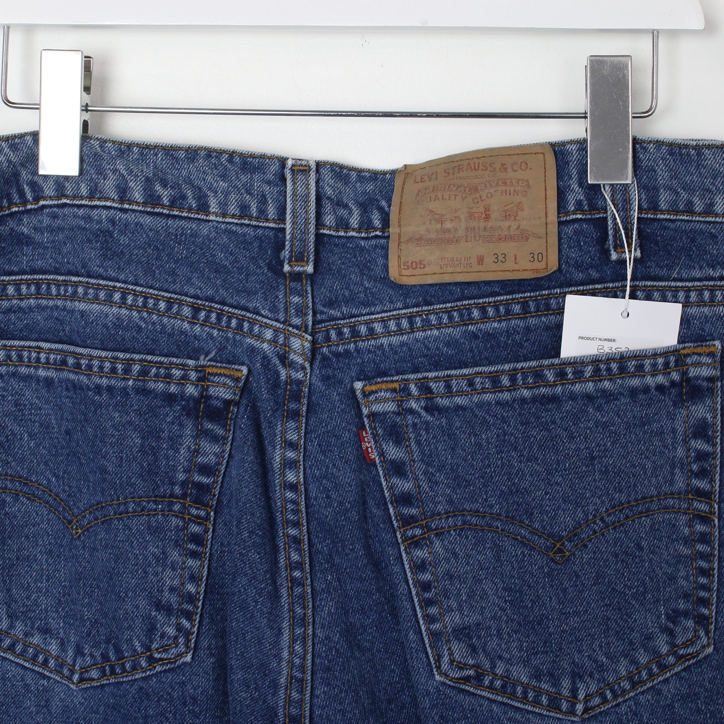 Vintage Levi jeans in blue. Best fits W33