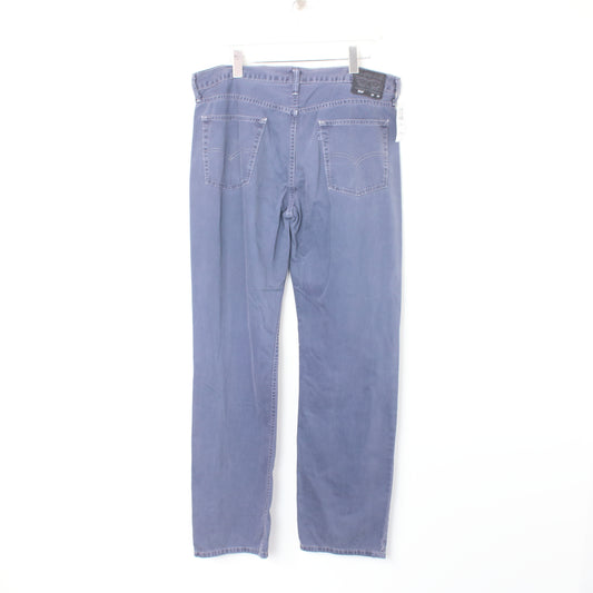 Vintage Levi jeans in blue. Best fits W36