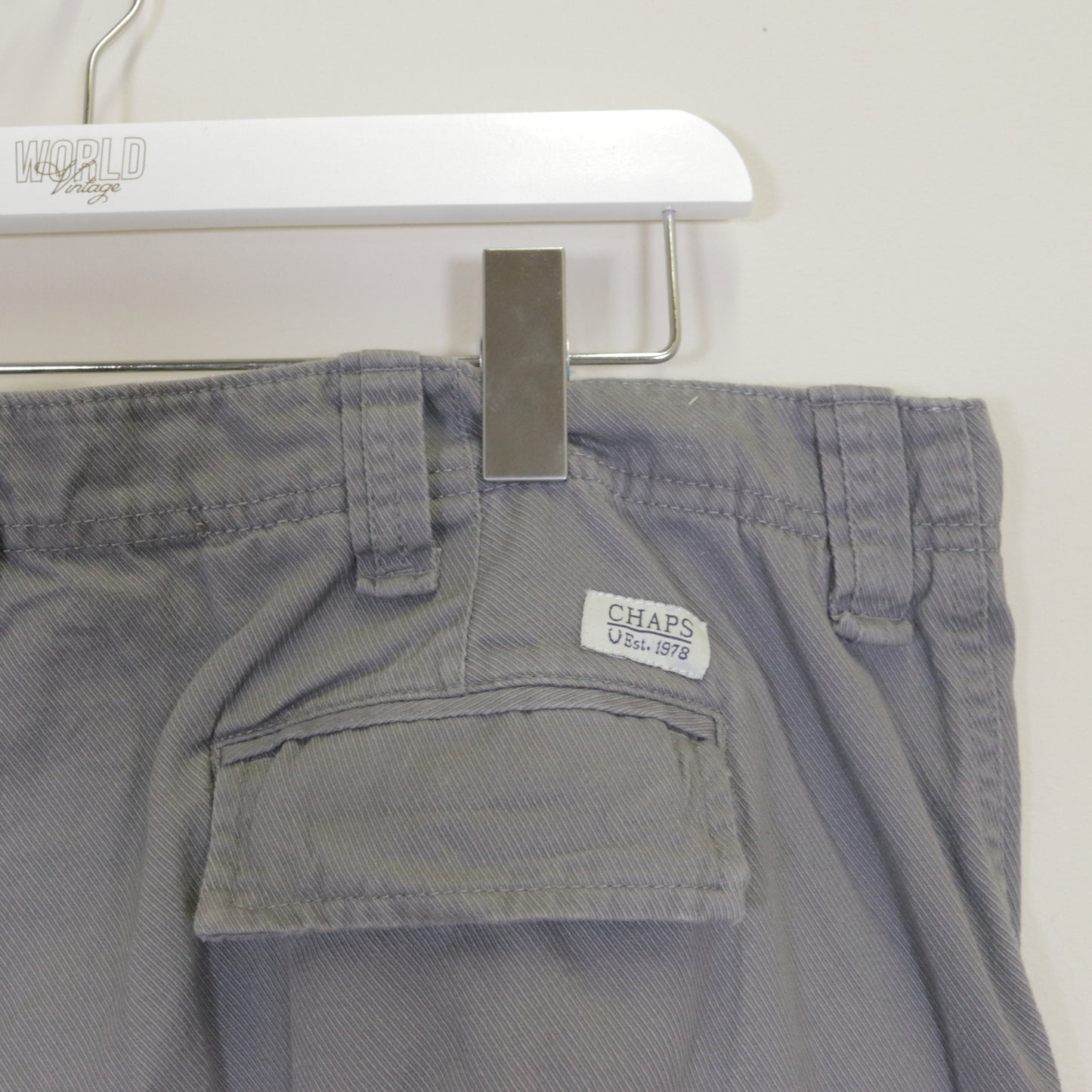 Vintage Chaps shorts in grey. Best fits L