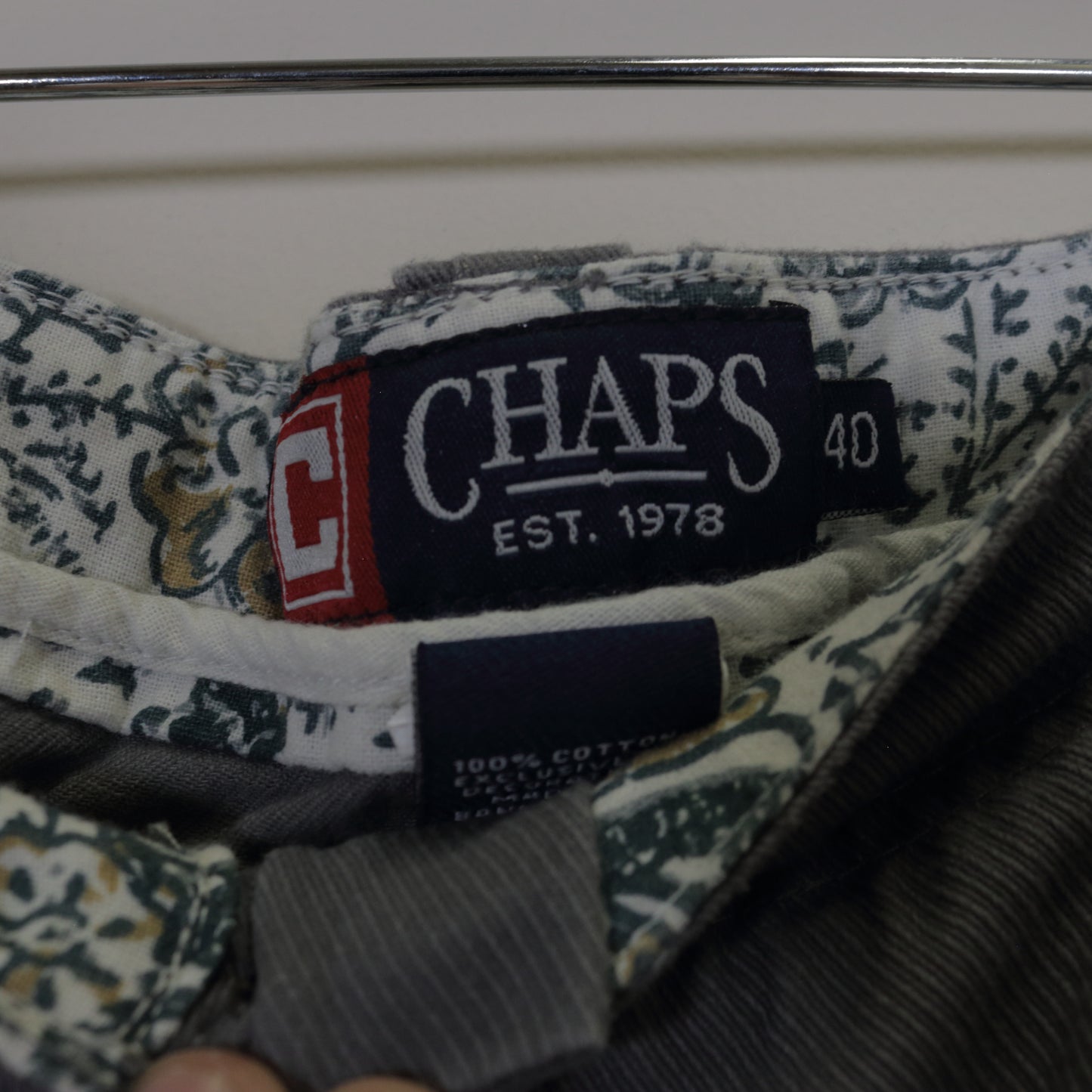 Vintage Chaps shorts in grey. Best fits L