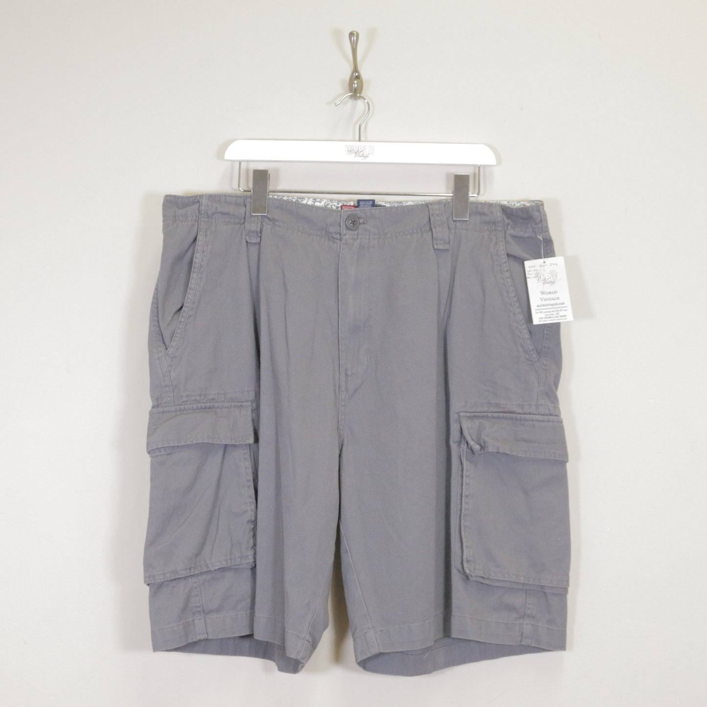 Vintage Chaps shorts in grey. Best fits L