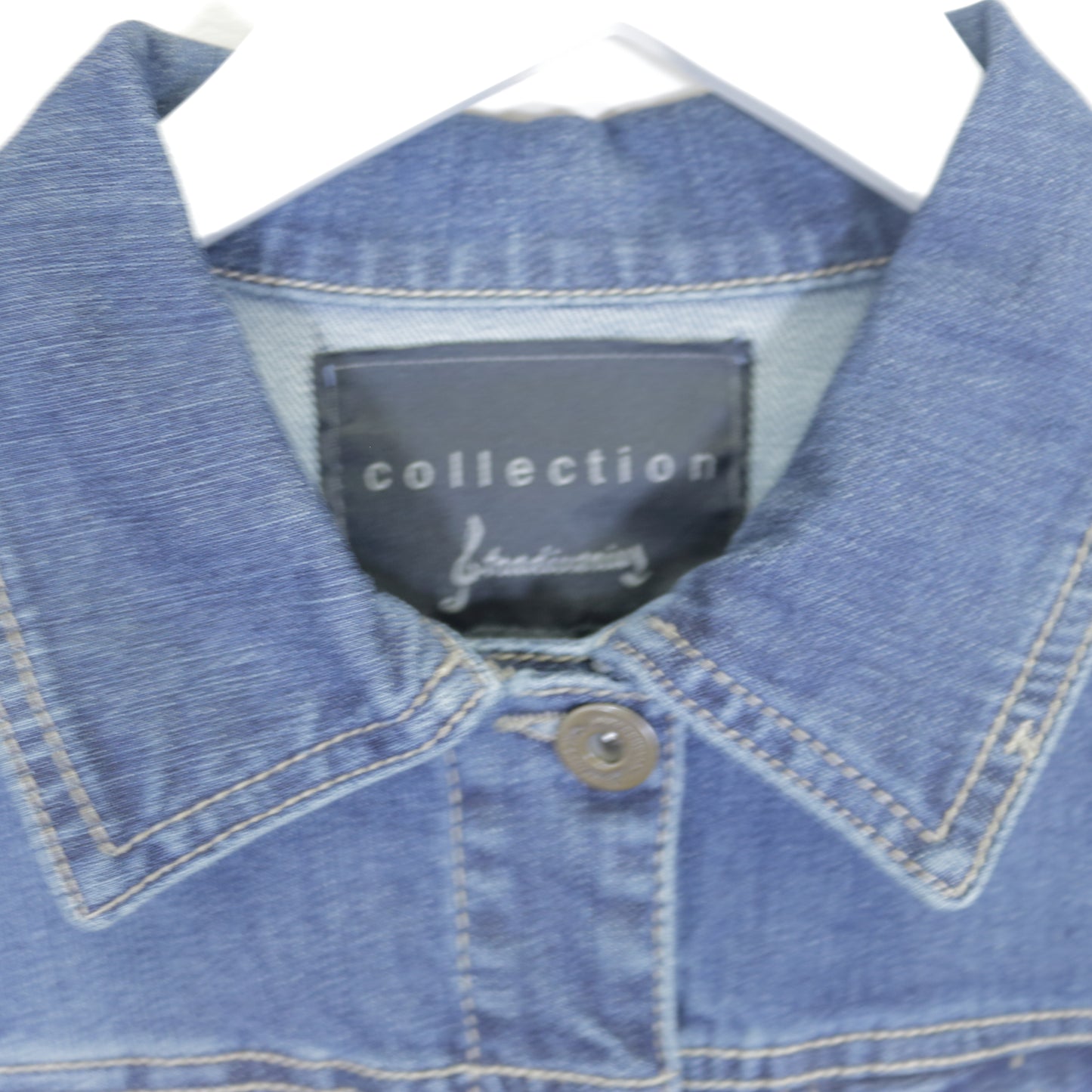 Vintage Collection Denim jacket in blue. Best fits S