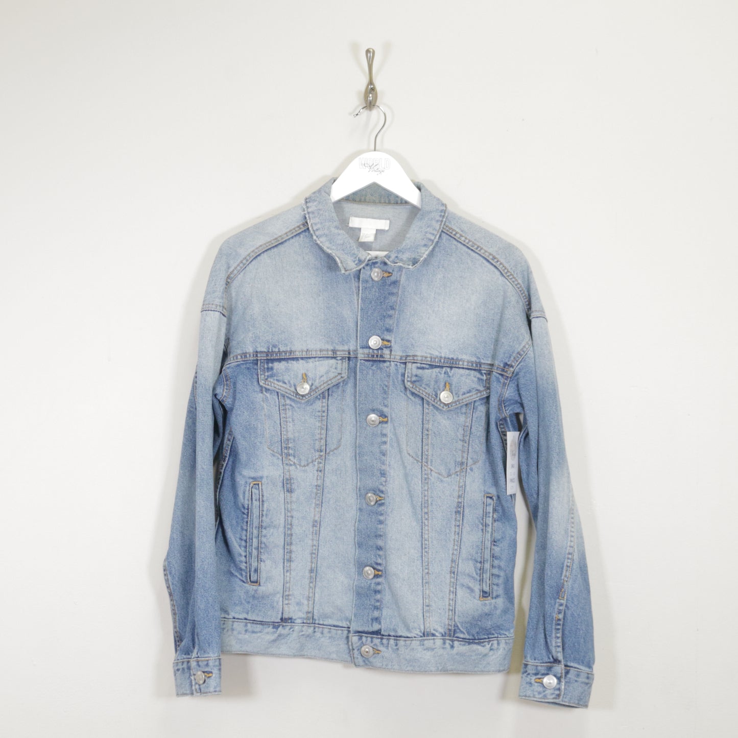 Vintage Denim jacket in blue. Best fits M