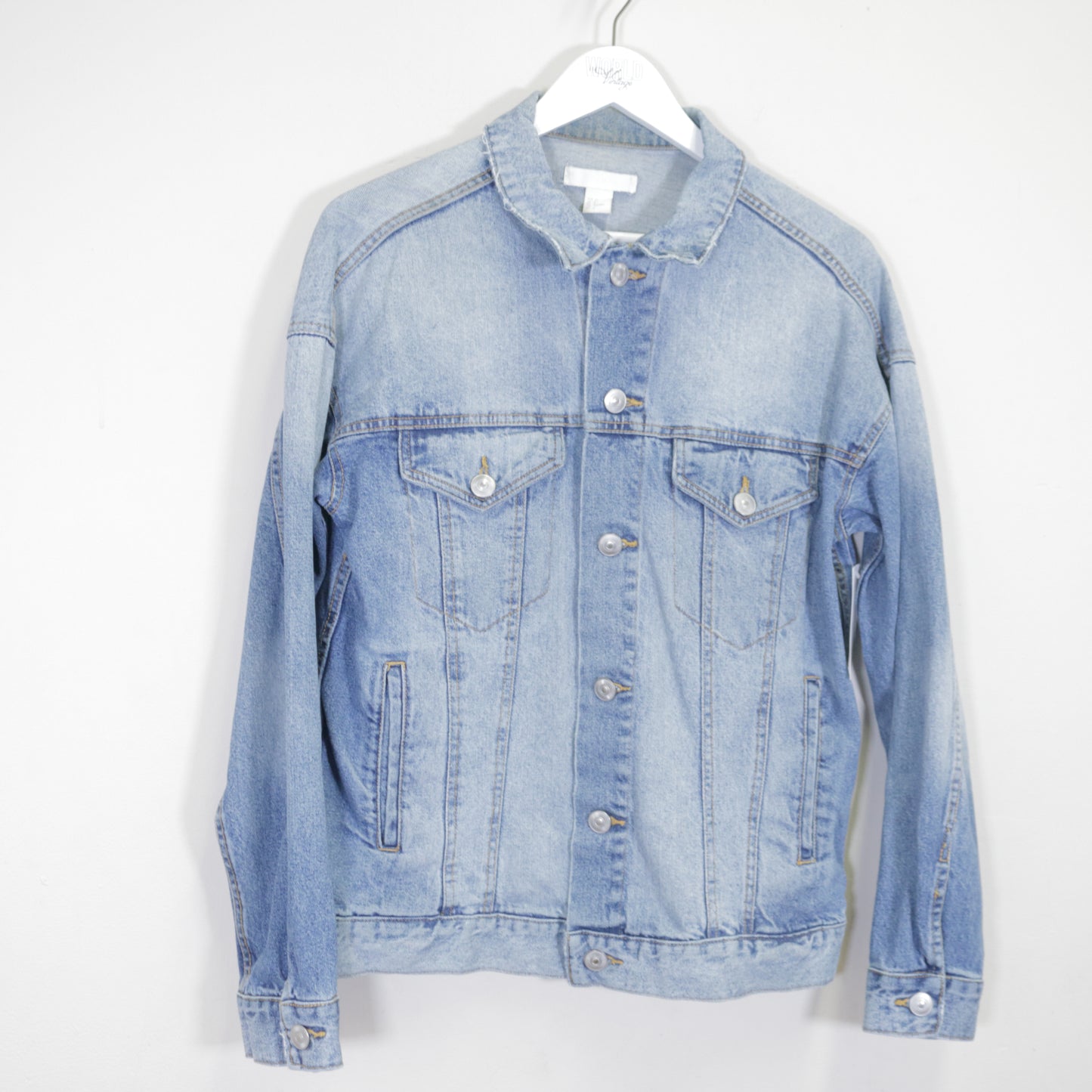 Vintage Denim jacket in blue. Best fits M