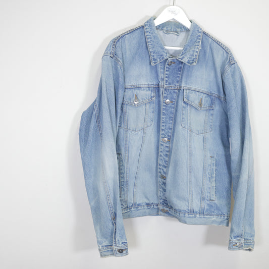 Vintage Denim jacket in blue. Best fits XL