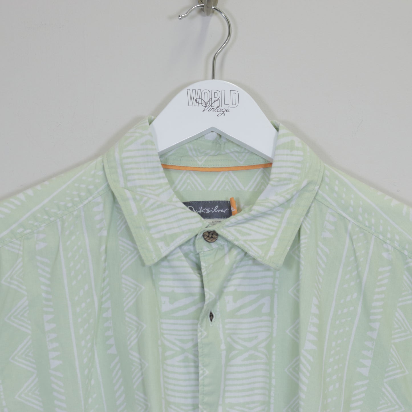 Vintage Qwiksilver patterned shirt in green. Best fits S