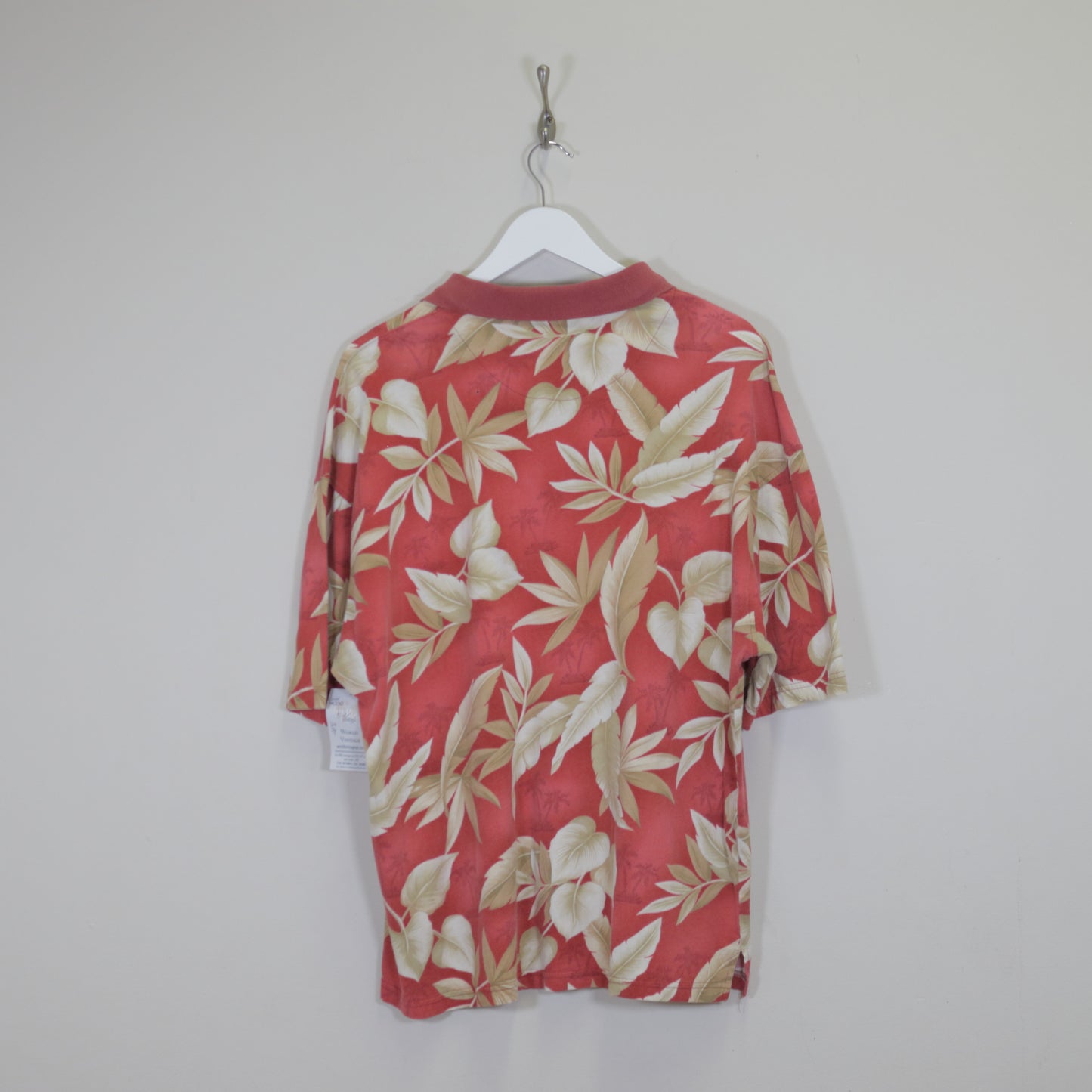 Vintage Batick Bay patterned T-shirt in red. Best fits XL