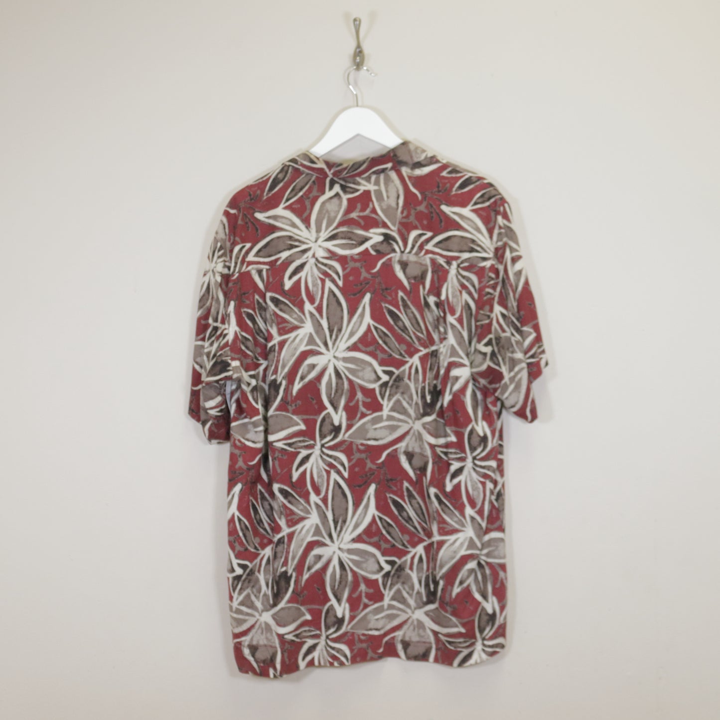 Vintage Imprints patterned shirt in red. Best fits L