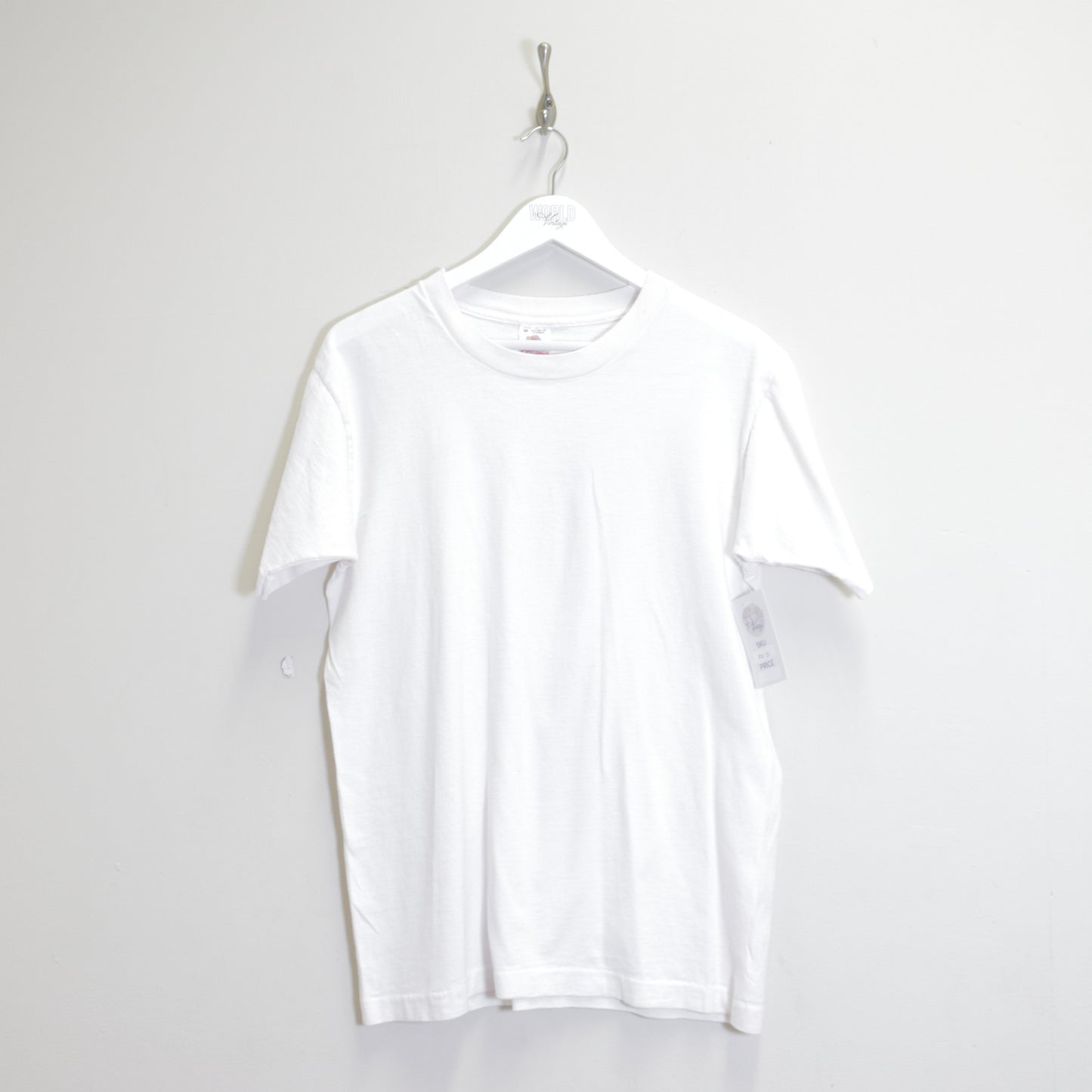 Vintage Fruit of the Loom single stitch t-shirt in white. Best fits M