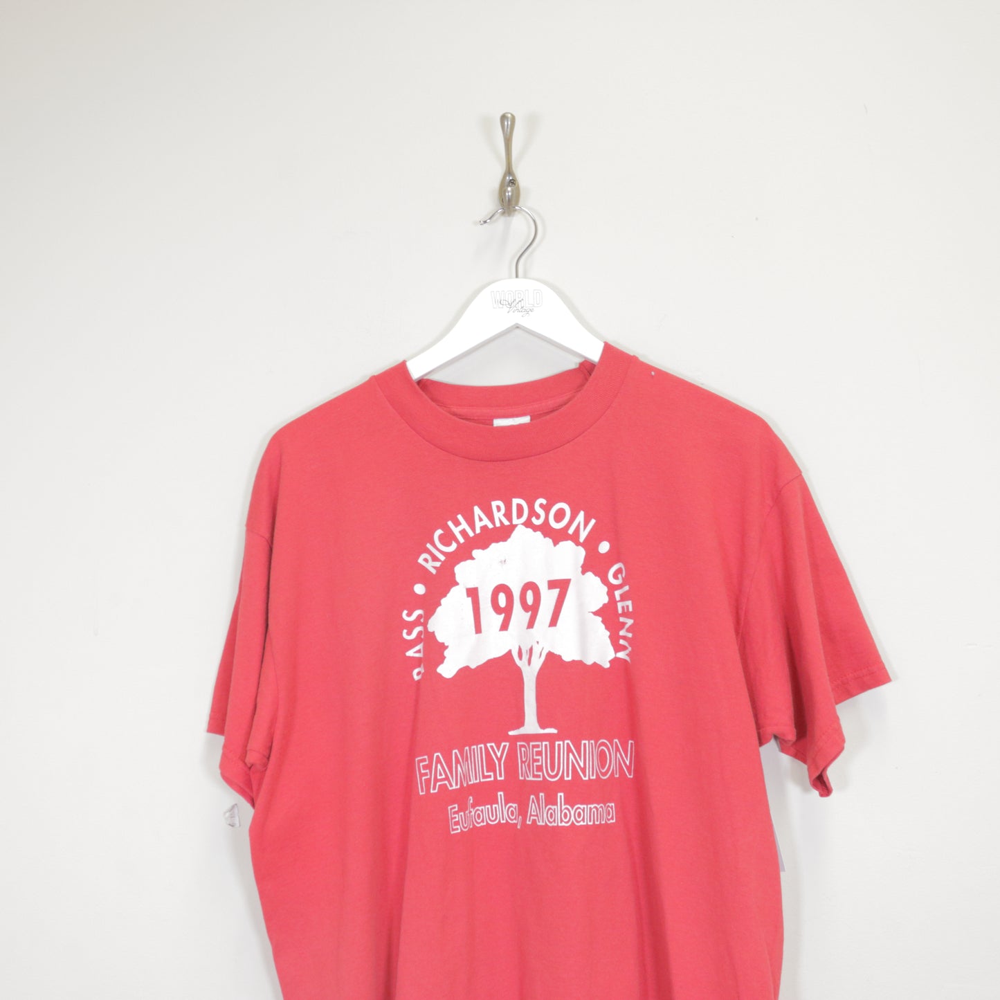 Vintage Unbranded single stitch t-shirt in red. Best fits L