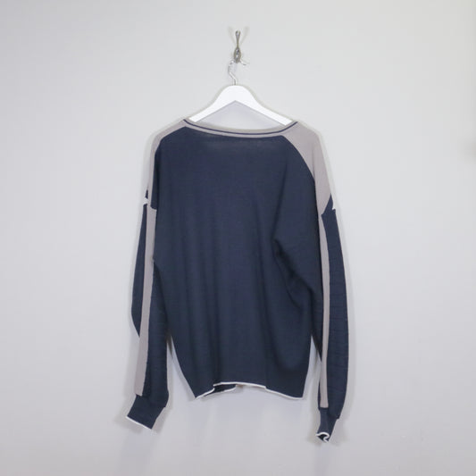 Vintage Unbranded sweater in blue and grey. Best fits XL